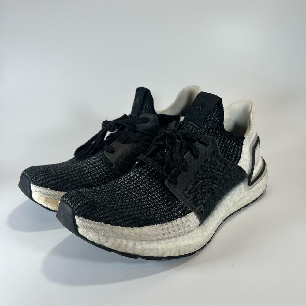 ADIDAS ULTRA BOOST 2019 ‘Oreo’ B37704 SIZE MENS 9